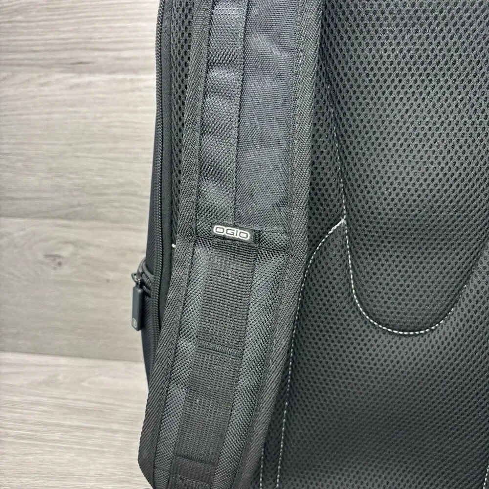 OGIO Black Branded Laptop Backpack Black Grey Padded School Travel Commuter Bag